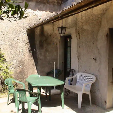 Propriete De 7 Avec Terrasse A *